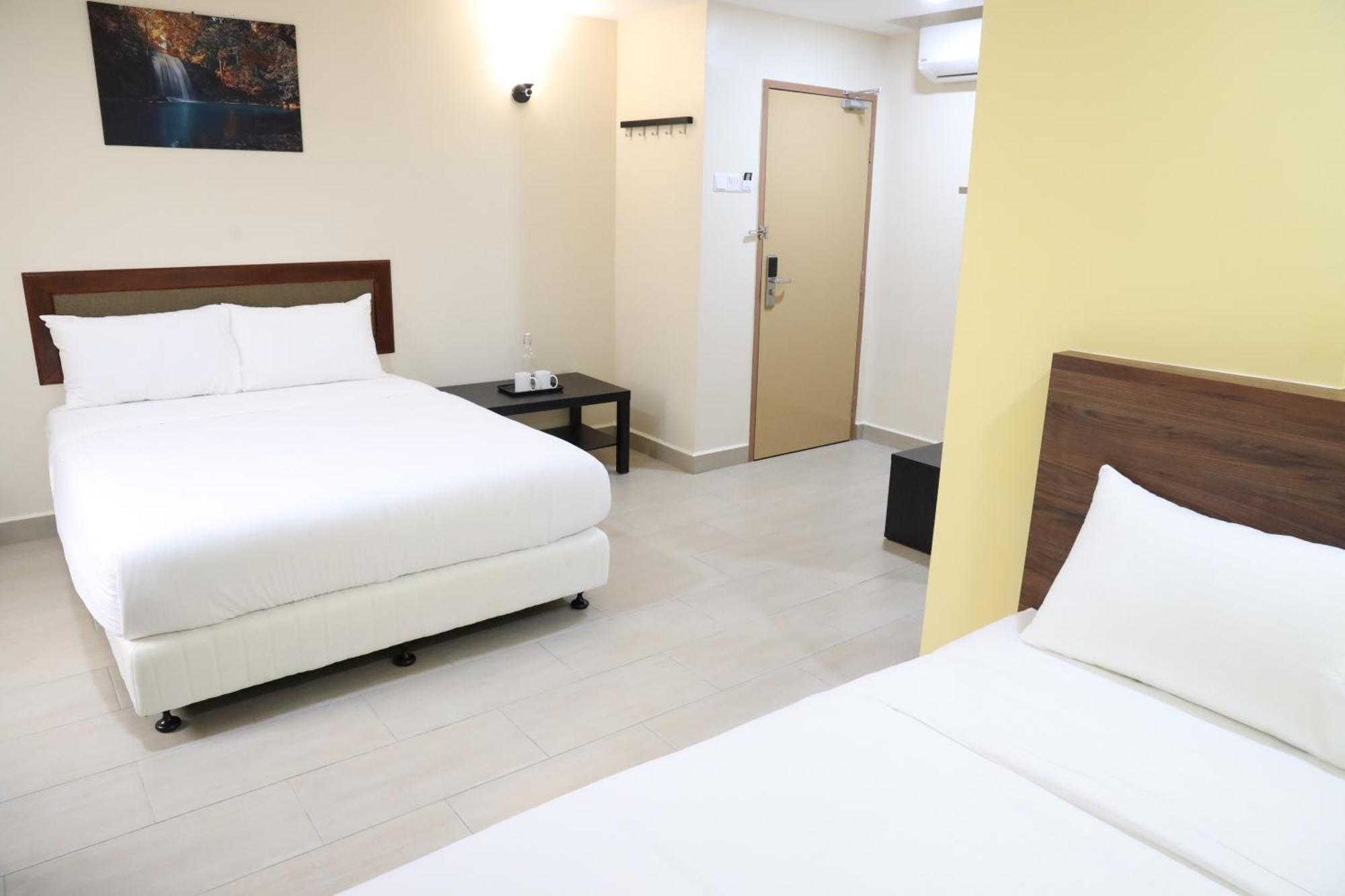 Capital O 90897 Island City Hotel 조지타운 외부 사진