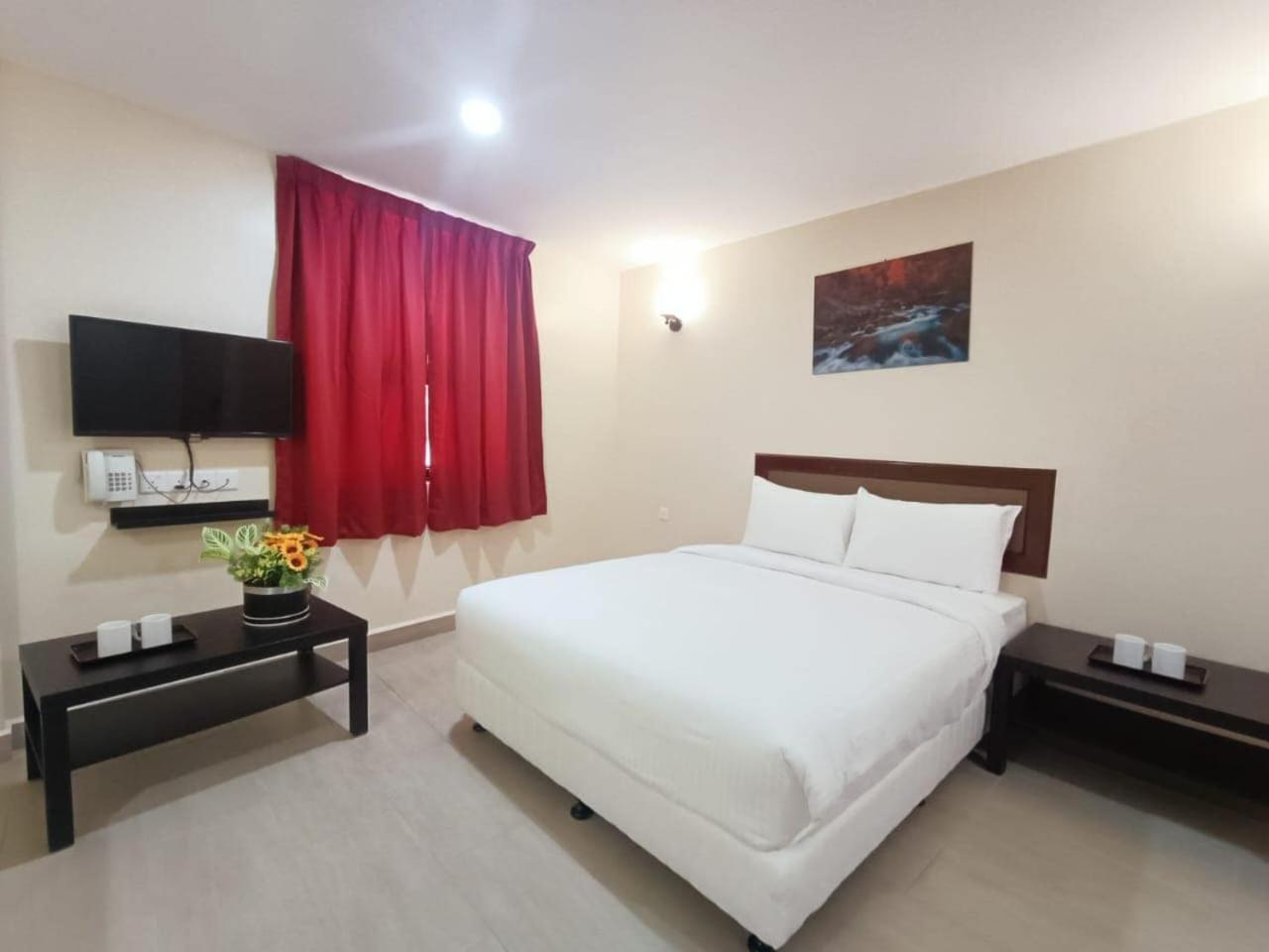 Capital O 90897 Island City Hotel 조지타운 외부 사진