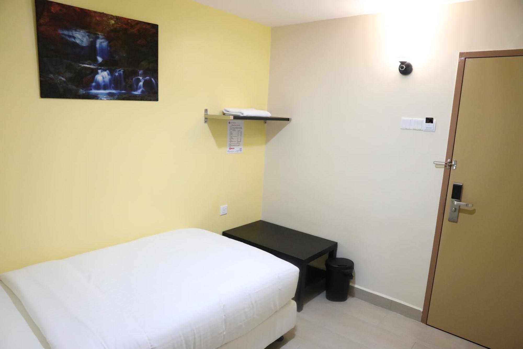 Capital O 90897 Island City Hotel 조지타운 외부 사진