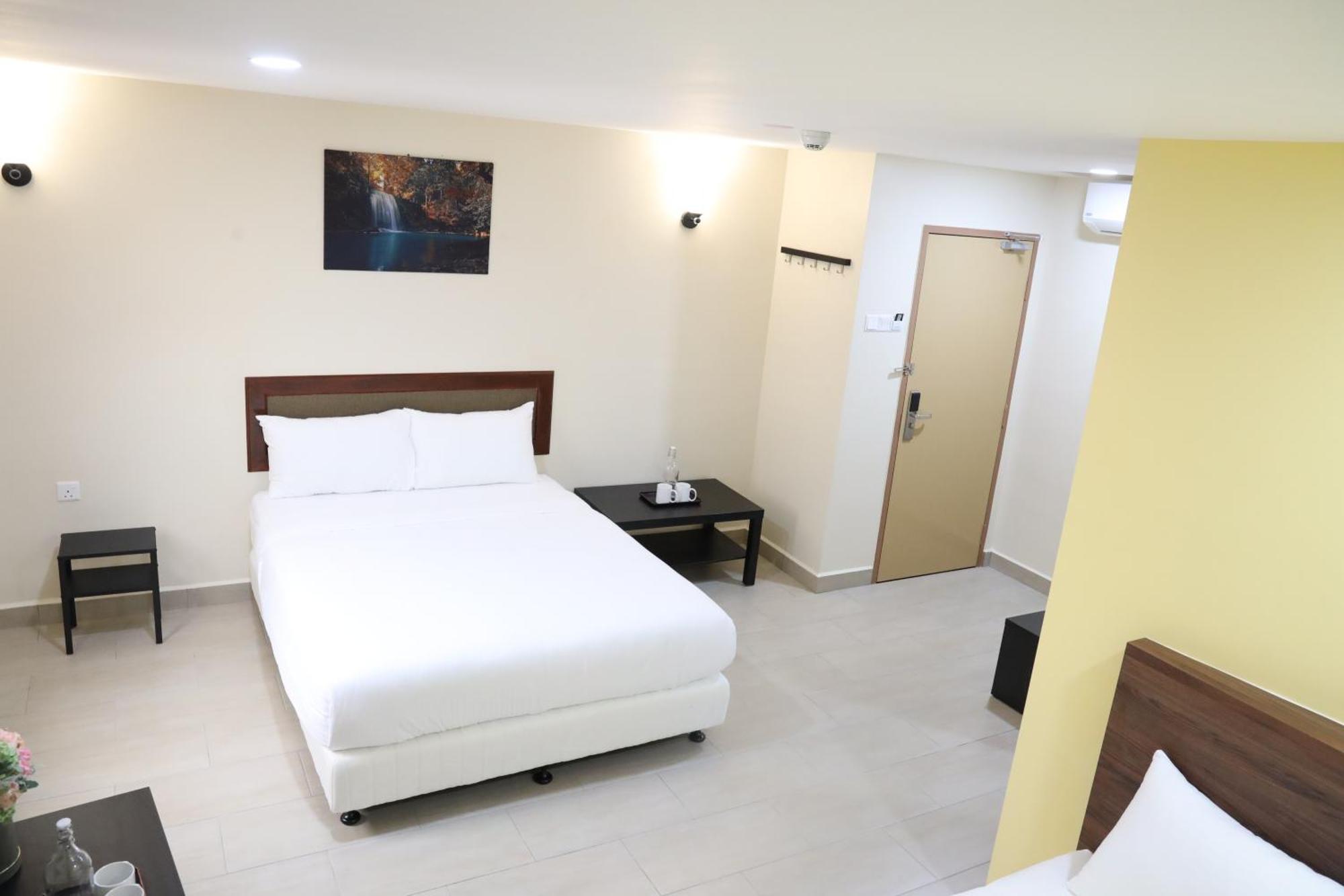 Capital O 90897 Island City Hotel 조지타운 외부 사진