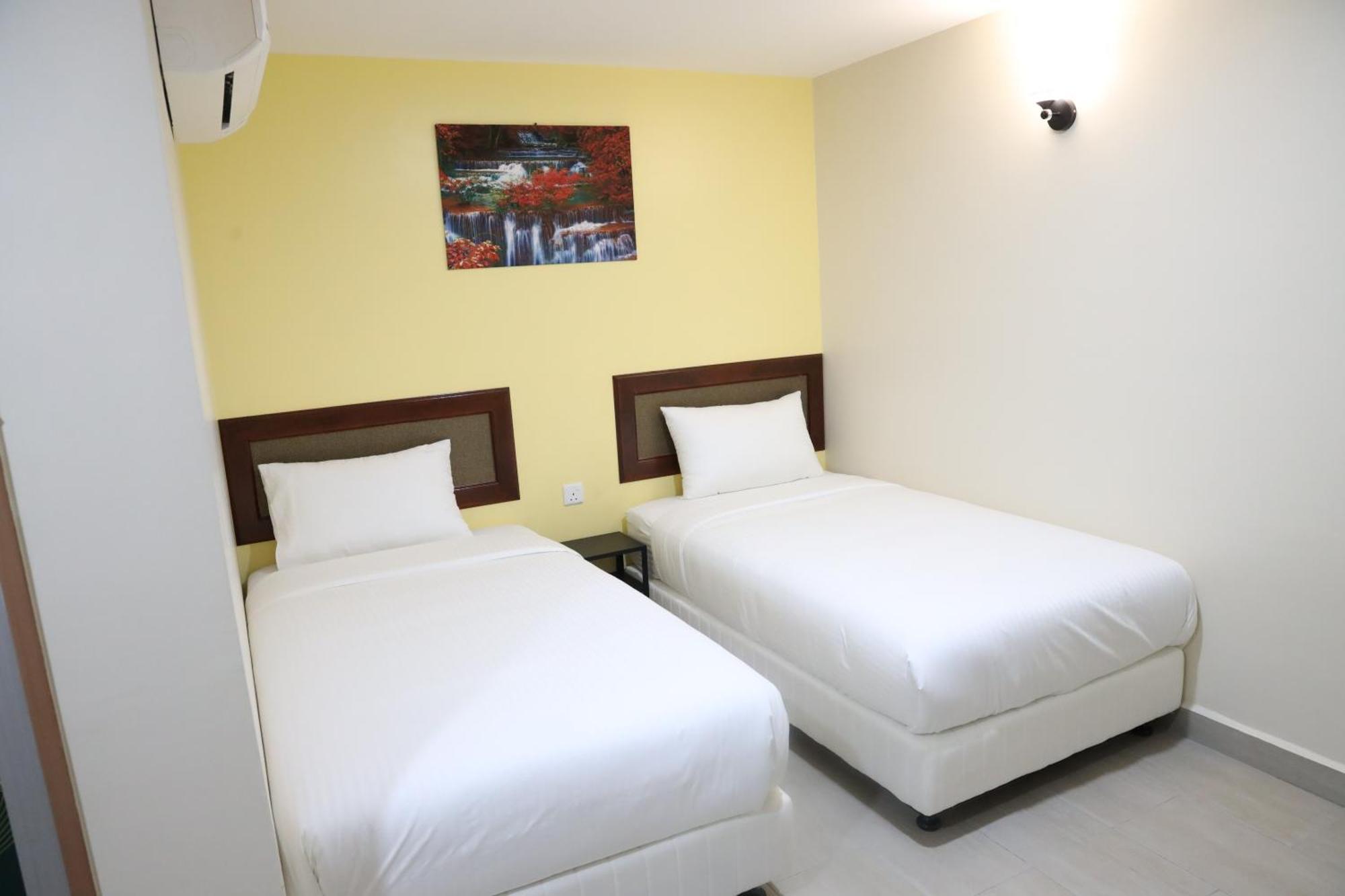 Capital O 90897 Island City Hotel 조지타운 외부 사진