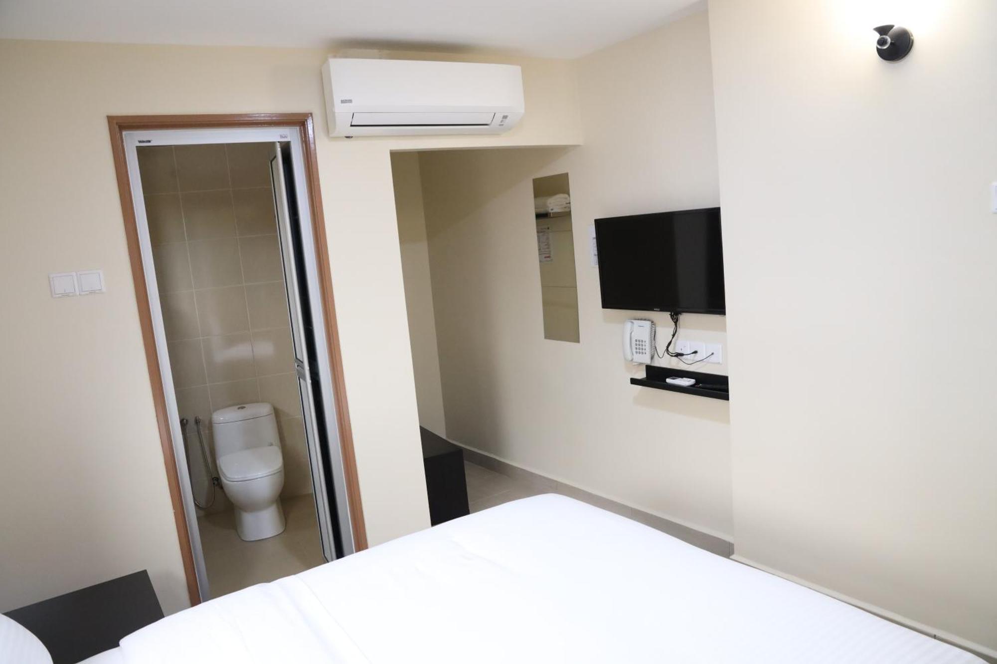 Capital O 90897 Island City Hotel 조지타운 외부 사진