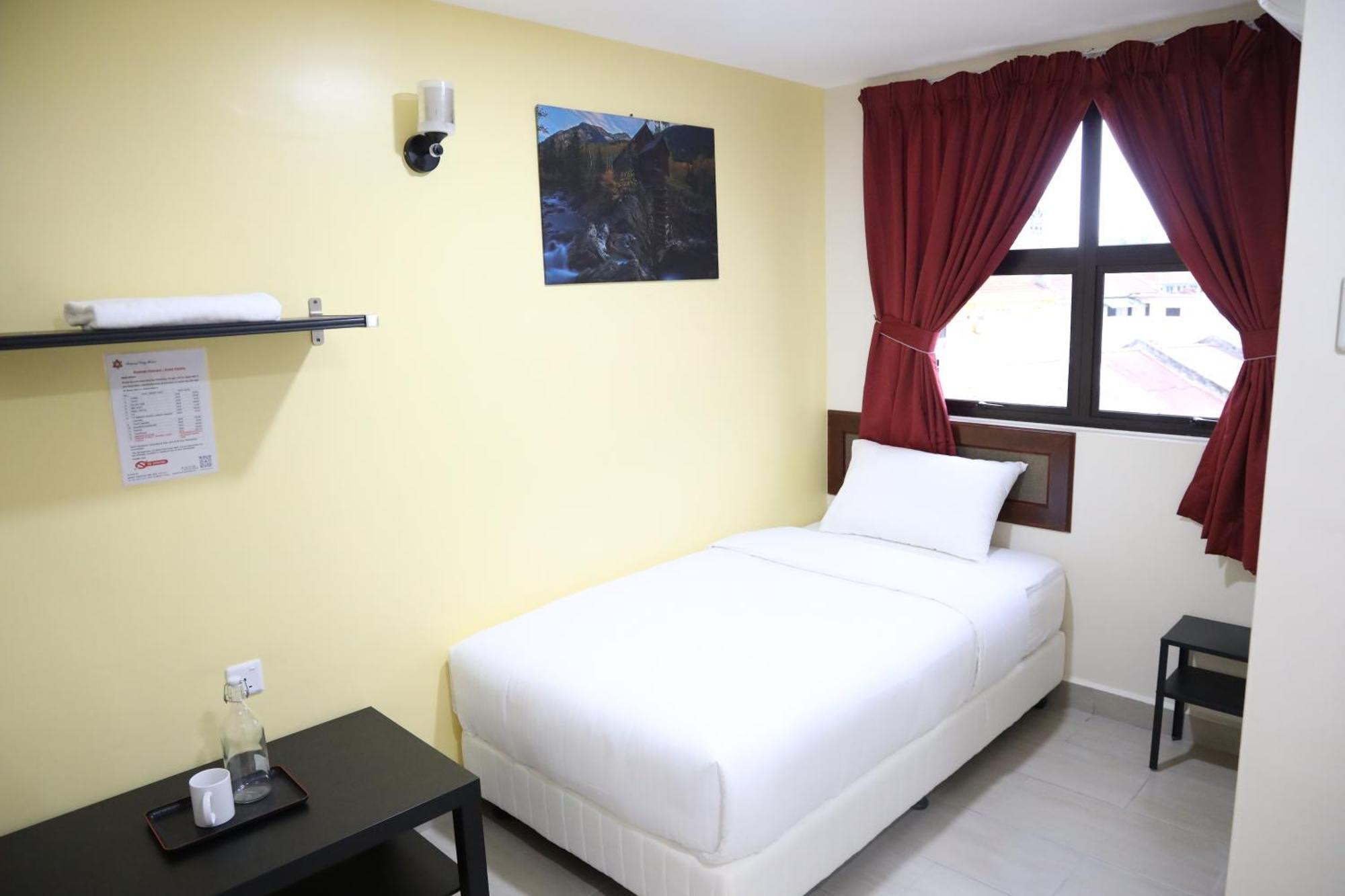 Capital O 90897 Island City Hotel 조지타운 외부 사진