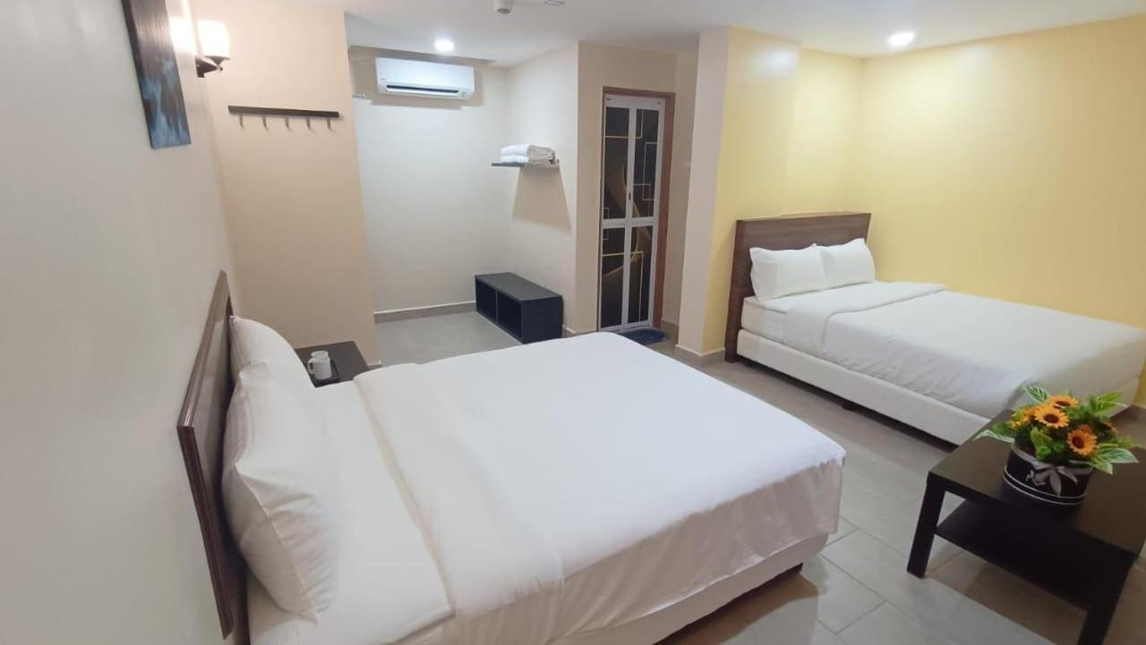 Capital O 90897 Island City Hotel 조지타운 외부 사진